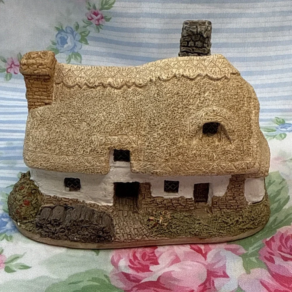 Lilliput Lane Ostlers Keep‎ 4